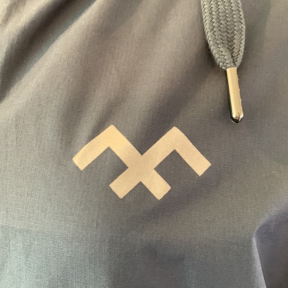 HVIII brand small hooded rain jacket - Picture 4 of 9